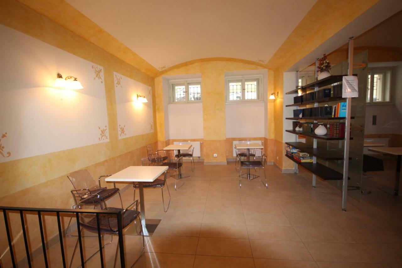 Hálkova 5 Apartmán *